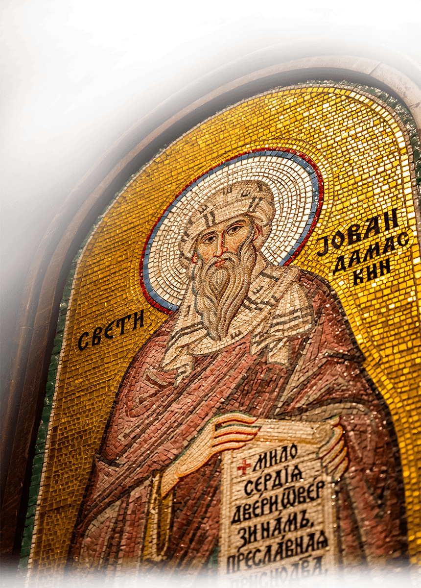 Гадалка и ясновидящая обращается за помощью к святым